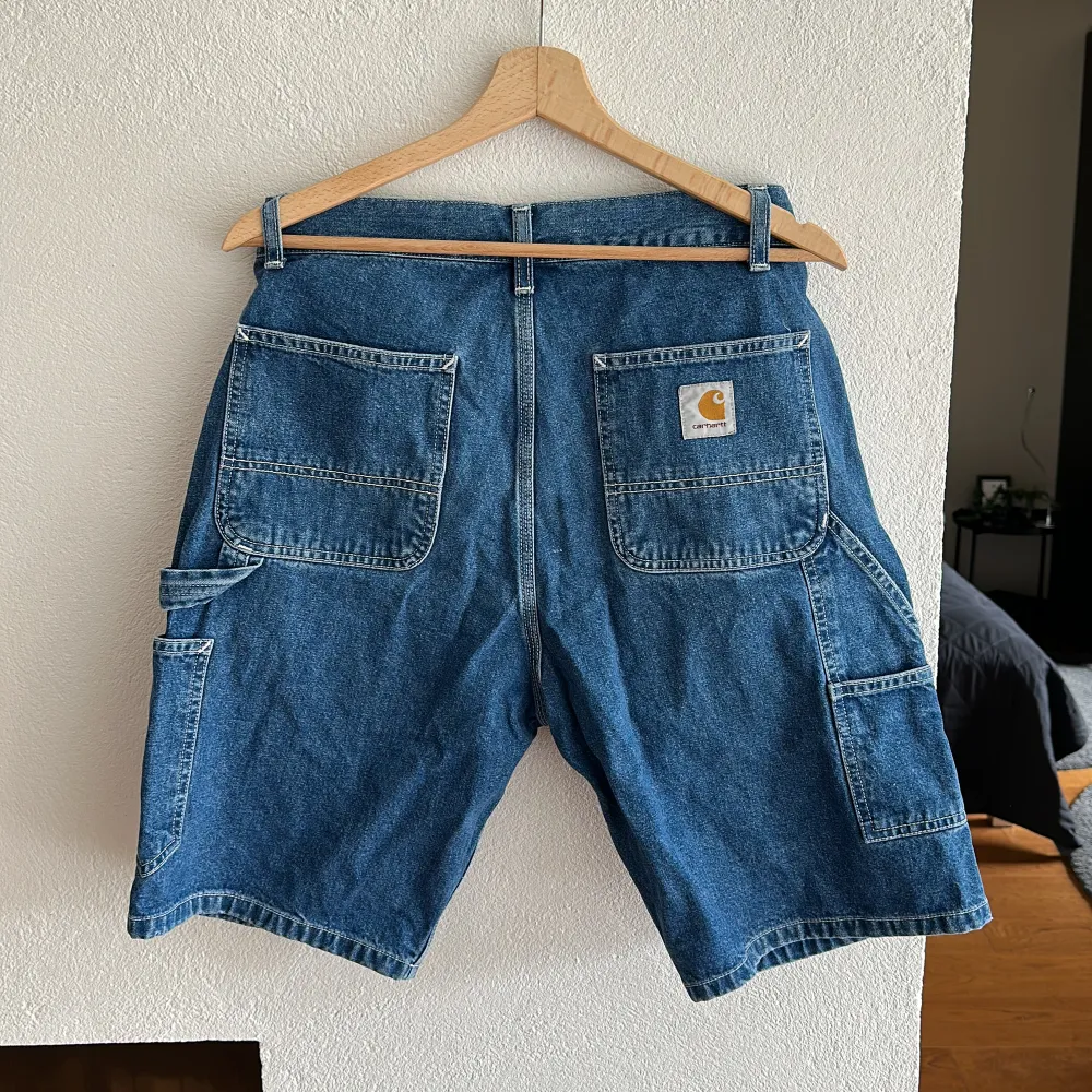 Jeans Shorts köpta nya och bara provat på.  Originalpris 1000kr. Shorts.
