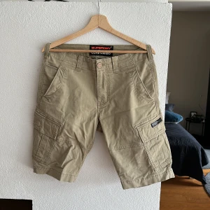 Cargo Shorts Beige Superdry - Sparsamt använda.