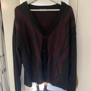 Cardigan - Asfet cardigan/tröja med coolt mönster!