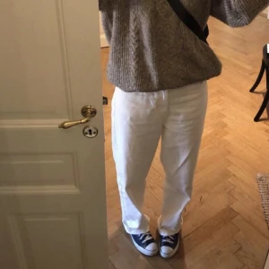 Linnebyxor  - Säljer dessa otroligt snygga linnebyxorna från ARKET då jag redan har flera par linnebyxor. De är perfekta nu till sommaren❤️