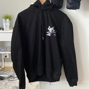 Hoodie - Säljer pga fel storlek, 