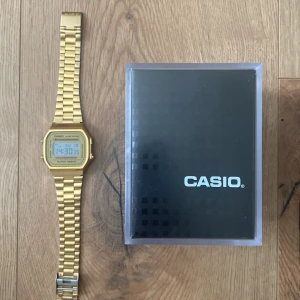 Casio digitalklocka  - Klockan är använd men i ett fint skick 8/10