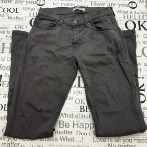 Gråa Denim byxor - Fidelity Skick 8/10, storlek 32