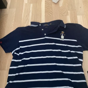 Polo bear piké  - oanvänd. säljer pågrund av att den va för liten 