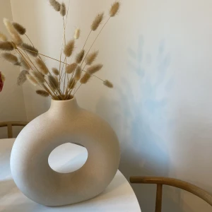 HM beige vas i stengods - Den populära H&M vasen i stengods (Den stora).