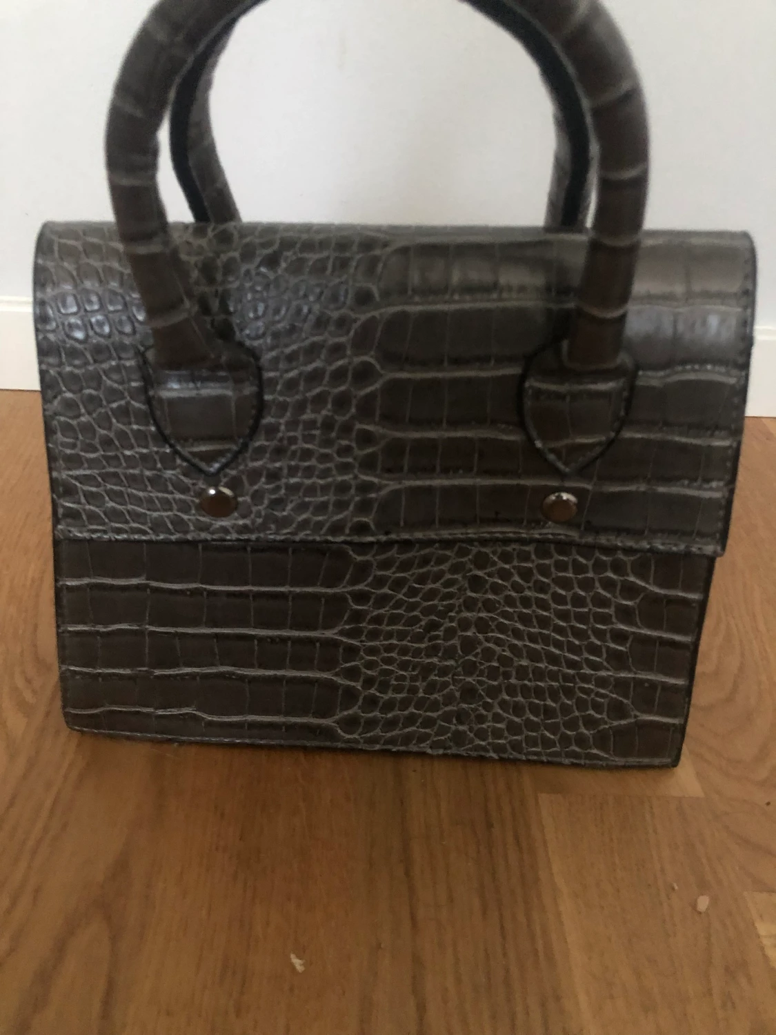 En fake skinn väska