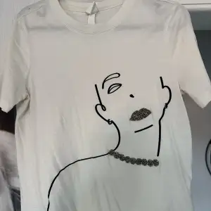 T-shirt från H&M storlek S. 