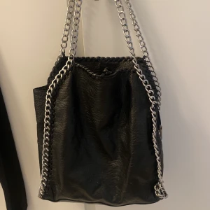 Tiamo väska - Säljer min jättefina tiamo väska i den stora modellen, den är välanvänd men fortfarande i fint skick! 