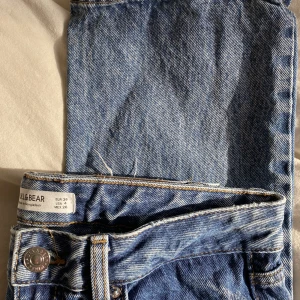 pull & bear jeans 36 - skriv t mig om du har frågor elr fler bilder🩵