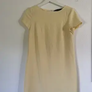 Fin somrig klänning från Zara i storlek XS!💛💖