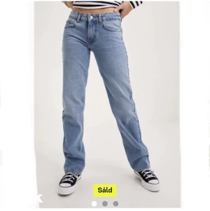 Jeans  - Lånade bilder  Säljer dessa zara jeans för att jag inte kan ha dom längre ❤️