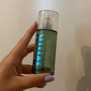 Primer - Säljer den populära primern från Milk då den inte funkar på mig. En hel del kvar (syns på bilden). Nypris: 549 kr. Mitt pris: 300 kr. 