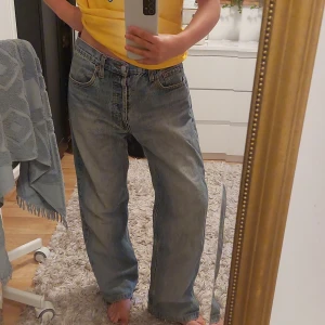 501 levi's - Säljer dessa Levi's jeans. Super fint skick! Pris kan disskuteras (jag är 160cm) 