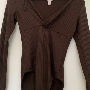 Långärmad body - Använd ett fåtal gånger