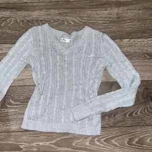 hollister tröja  - jättefin stickad tröja från hollister! 🦌💭 aldrig använt 