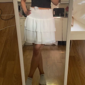 Chelsea kjol - Säljer en helt oanvänd Chelsea kjol som har kvar prislappen! Frakt tillkommer 💗💗💗