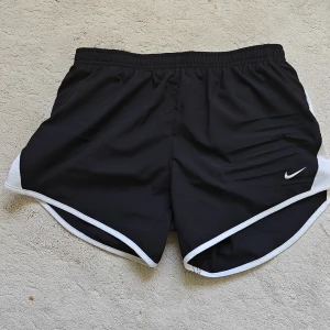 Träningsshorts  - Nike tränings shorts i nyckick. 