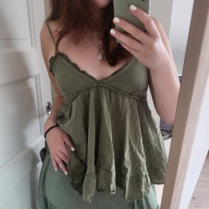 Sommartopp - Jättefin grön topp, aldrig själv använt men köpt på secondhand. Storlek står inte men skulle uppskatta att det är S/M