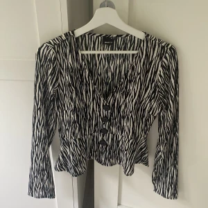 Blus - Oanvänd blus