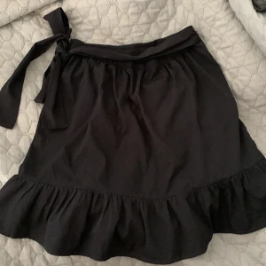 Kjol - Aldrig använd och är i bra skick! Orginalpris 299kr
