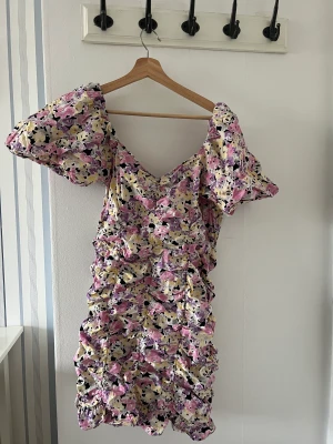 Blommig klänning 🌷🌸💕 - Klänning 