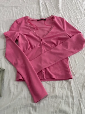 Blusar  - Såfina säljer en st bild vid behov