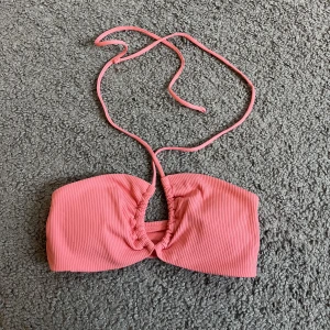 Bikini överdel  - Säljer denna fina bikini överdel från H&M💗den är aldrig använd endast testad, säljer den för att den var lite för liten för mig💗