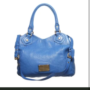 SÖKER DENNA VÄSKA  - Hej på er! Snälla kan någon hjälpa mig att hitta denna väska som är på bilden? Söker den nämligen. 