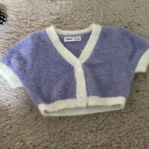 Kofta  - En magkofta mindre i storleken. Lite använd 