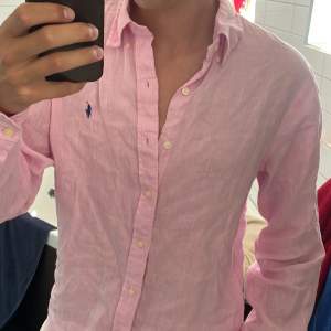 Linne skjorta av ralph Lauren i rosa, grym inför sommaren  Strl M, passform ”slim fit” 