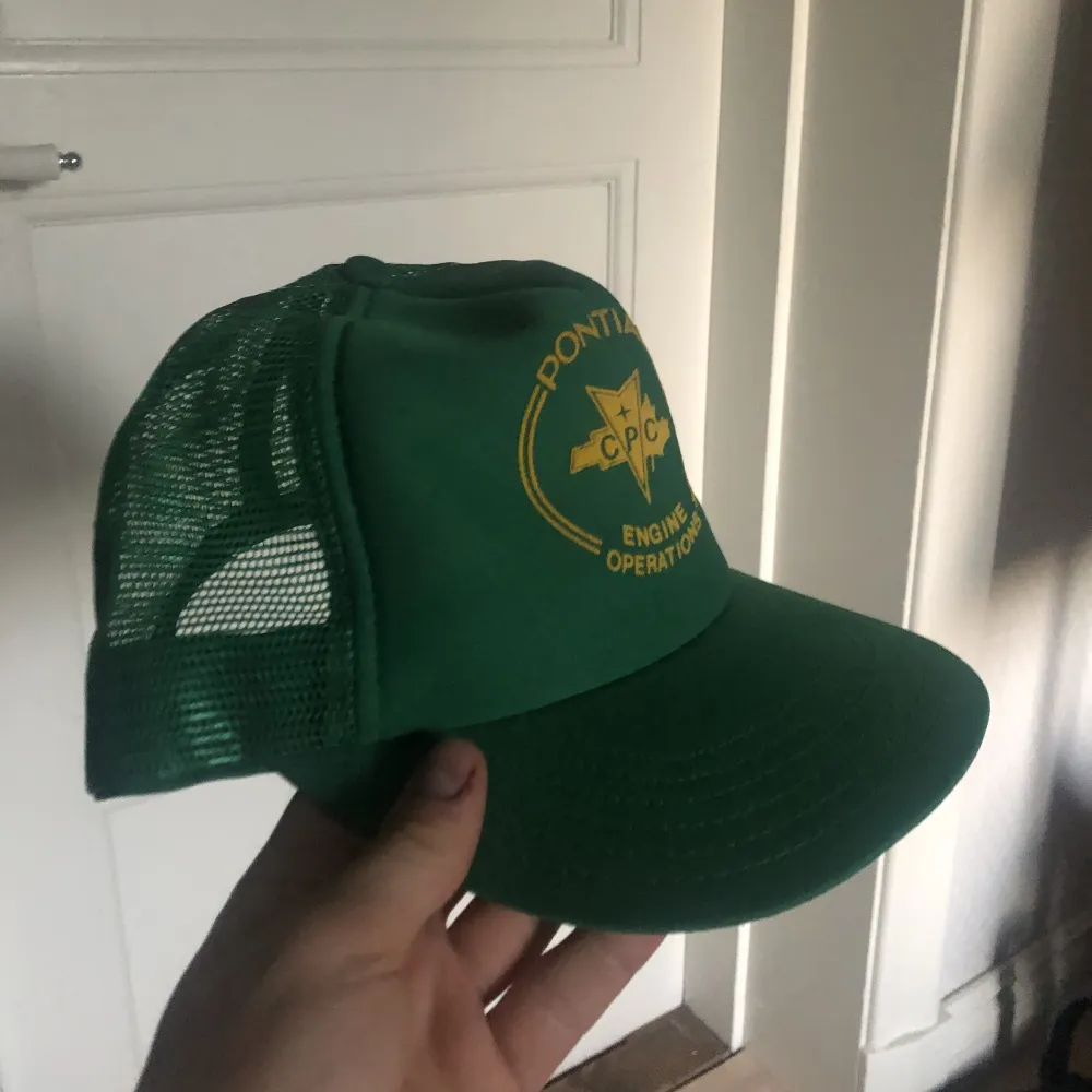 Vintage keps från ca 80-90 tal Men är fortfarande i väldigt bra skick. Accessoarer.