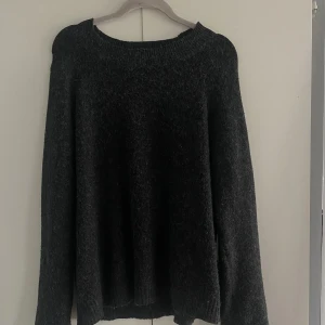 Stickad tröja - Säljer denna fina tröjan från veromoda💕