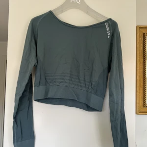 Grön tröja från icaniwill - Aldrig använd storlek L men passar m med 
