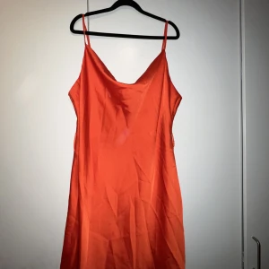 Klänning  - Oanvänd 