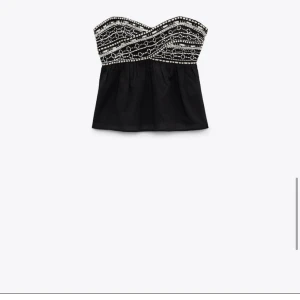 Topp med broderi - Svart topp med broderier från zara i storlek xs