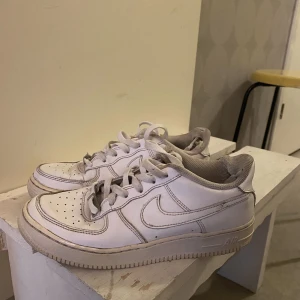 Air force - Tyget trasigt på insidan vid hälen