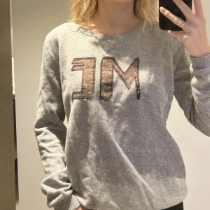 Scotch R’belle sweatshirt  - Måttligt använd. Knapparna på baksidan går ej att öppna.