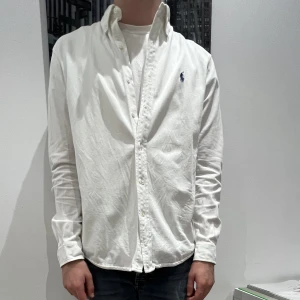 Ralph lauren  - En Ralph lauren skjorta i Size M. Nypris ca 1300kr. 