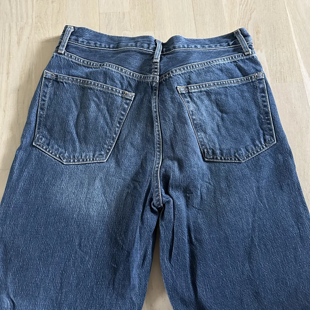 Jeans från Nelly.com.  Boyfriend modell. Blå fin tvätt. Mycket gott skick. . Jeans & Byxor.