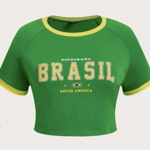 Brazil crop top - Exakt som på bilden, väldigt fin färg ,aldrig använt då den vart för liten🩷