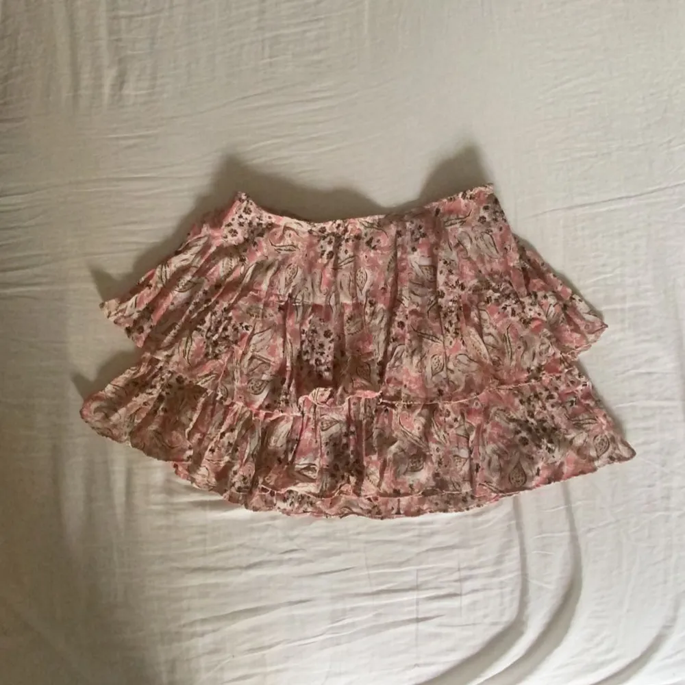 Jätte fin kjol från zara i storlek S💕 Den är nyskick då den bara är använd några gånger💕 . Kjolar.
