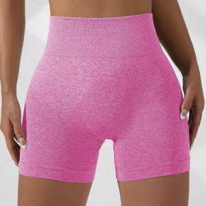 Rosa träningsshorts  - Jätte stretchiga shorts, använd en gång bara. I nyskick! Fler bilder skickas vid intresse! 