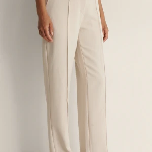 Kostymbyxor - Supersnygga oanvända kostymbyxor från NA-KD🩷 Pris på hemsidan:439 🩷