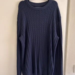 Riley tröja - Tja! Säljer nu min skit snygga stilrena Riley tröja. Skicket är 10/10 och nypris ligger på 899kr.