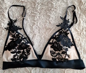 Spets Bralette - Fint skick. Passar som S.