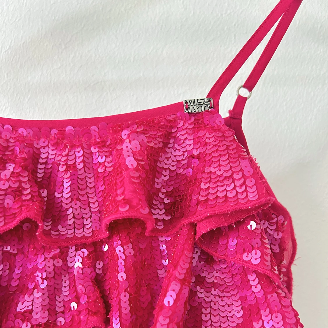 Rosa voljangklänning med paljetter - 90