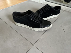 Säljer mina Lanvin pga dom inte kommer till användning  - Super snygga Lanvins dem är storlek uk 10 44/45  Skick 8/10 skriv om funderingar 