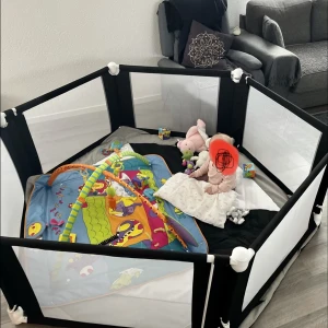 Lekhage - Lekhage från babyproffsen, i fint skick.Går att justera i olika storlekar . Kan mötas upp i malmö, pris går att diskutera! Inköps pris 2000 säljer för 800kr