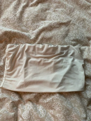 Tube top - Vit tube topp, aldrig använd, stretchig