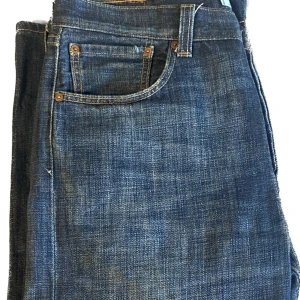Levis 501 - Sköna och fina Levis jeans modell 501, jättebra passform och färg